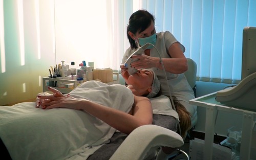 Műtét nélküli arcplasztika: Ultherapy - interjú és kezelésbemutató a Numedical klinikával
